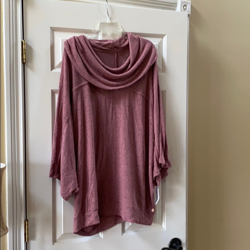 NWT! Ultra soft & light dusty rose LIVI pullover